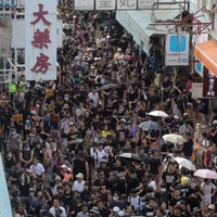 'Baltijas ceļa' 30. gadadienā Honkongas protestētāji aicināti veidot 'Honkongas ceļu'