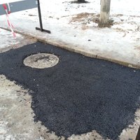 Foto: Asfaltbetons, ledus, asfaltbetons – tā top ceļu remonts