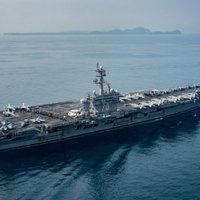 Japānas karakuģi pievienojas ASV aviācijas bāzes kuģim