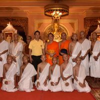 Foto: Taizemes alās izglābtie puiši iesvētīti budistu ceremonijā