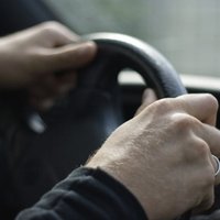 В Латвии 8000 должников могут лишиться водительских прав