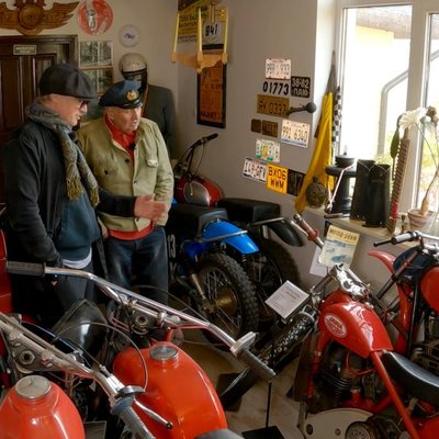 Video: Alfrēds Zamockis moča ragos jau 60 gadus; retro motociklu muzejs Pastendē