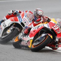 Dovicioso uzvar Malaizijā saglabā izredzes uz 'MotoGP' čempiona titulu
