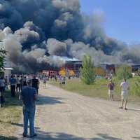 Krievijas raķetes trāpa cilvēku pilnā tirdzniecības centrā Kremenčukā; 18 bojāgājušie (plkst. 08.31)