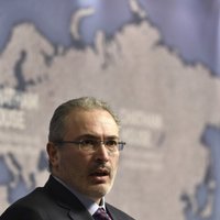 Hodorkovskim Krievijā aizmuguriski izvirza apsūdzības slepkavības organizēšanā