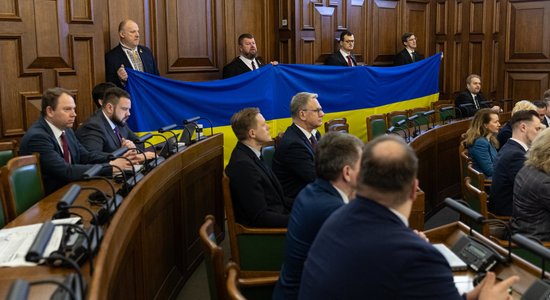 Saeima pauž atbalstu Ukrainai līdz tās uzvarai un skubina palielināt palīdzību