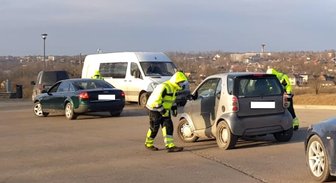 Foto: CSDD reidā Kurzemē jau lielākam auto īpatsvaram anulēta tehniskā  apskate