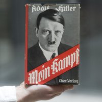Vācijas prokuratūra apsver iespēju apsūdzēt iecerēta nekomentēta 'Mein Kampf' laidiena izdevēju