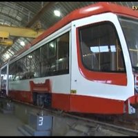 Video: Daugavpilij piegādāti pirmie 6,5 miljonus eiro vērtie jaunie tramvaji