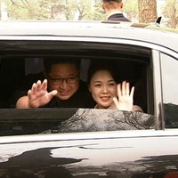 Ziemeļkorejā jaunus apgriezienus uzņem Kima Čenuna sievas godināšana