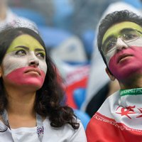 ФОТО: Иранские девушки пришли без хиджабов на футбол в Санкт-Петербурге