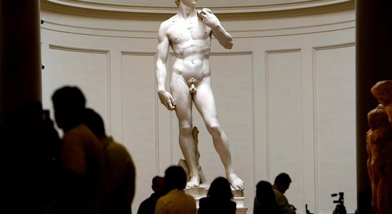 Почему у античных статуй такие крохотные пенисы?