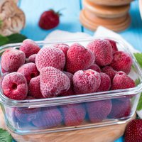 Вечные ошибки при заморозке клубники: Как лучше всего сохранить вкус, текстуру и цвет ягод?