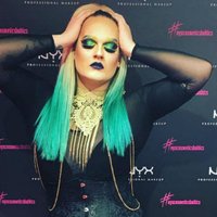 Krāšņi foto: Rīgas slavenākās 'drag queen' Amunas piedzīvojumi