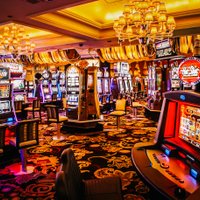 Nodokļu nauda azartspēļu uzņēmumiem – diskusijas raisa lielāko valsts atbalsta saņēmēju saraksts