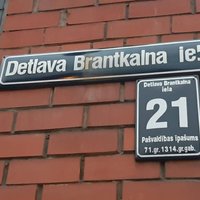 В Латвии переименуют десятки улиц. Зачем? И что это меняет для тех, кто там живет?