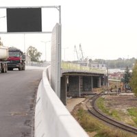 Путепровод на Саркандаугаве скоро будет открыт для движения; начались испытания нагрузки моста