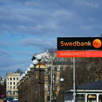 Par trūkumiem klientu darījumu uzmanīšanā uzraugs 'Swedbank' piemēro 1,4 miljonu eiro sodu