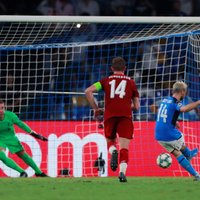 'Liverpool' UEFA Čempionu līgas titula aizstāvēšanu sāk ar zaudējumu Neapolē