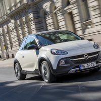 Krāšņie 'Opel Adam Rocks' automobiļi pieskandina Rīgu