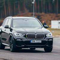 Foto: Latvijā ieradies jaunās paaudzes 'BMW X5' apvidnieks