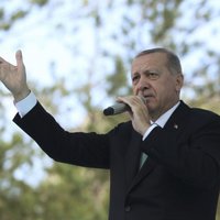 Erdogans sola nepakļauties ASV 'draudiem'