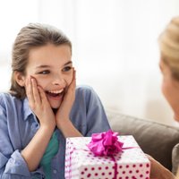 Dāvanas pusaudzim – beznosacījuma mīlestības apliecinājums vai uzpirkšana
