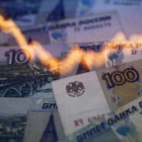 Аналитик Fitch сообщил об угрозе девальвации в России из-за цен на нефть