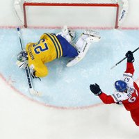 Чехи в Москве одержали волевую победу над шведами и лидируют в группе А