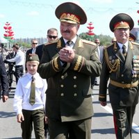 Lukašenko pauž Baltkrievijas armijas gatavību aizstāvēt Krieviju