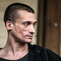 Krievu performanču mākslinieks Pavļenskis ievietots psihiatriskajā stacionārā
