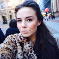 Latvijas selfiju karaliene ar turīgu mīļoto uzdzīvo ārzemēs