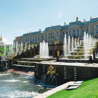 Pilis, muzeji un vēstures liecības, ko apskatīt Sanktpēterburgā un Pleskavā