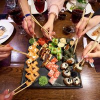 Kā pareizi ēst suši un citi galda etiķetes smalkumi Japānā