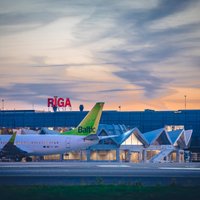Число пассажиров в аэропорту "Рига" упало на 70%