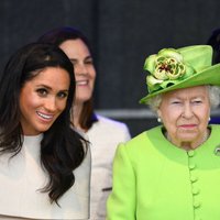 СМИ: Королева наказала Меган Маркл за тягу к роскоши и разозлила принца