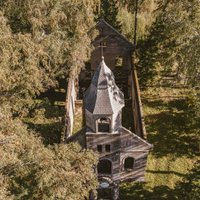 ФОТО. Утраченная слава: Руины необычной церкви Смайжу в Приекульском крае