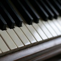Юный пианист оспаривает в суде штраф за музицирование в квартире