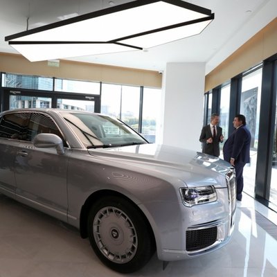 Maskavā atklāts krievu markas 'Aurus' dīlercentrs; auto izrādījies dārgāks par 'Maybach'
