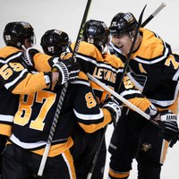Bļugera 'Penguins' panākums 13 vārtu spēlē; Girgensons un 'Sabres' turpina uzvarēt