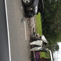 ФОТО: Авария на кругу Мукусалас - водитель "Жигули" перепутал направление