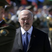 Источник: ЕС временно снимет санкции с Лукашенко