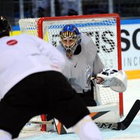 Foto: Latvijas hokejisti gatavojas mačam pret čehiem