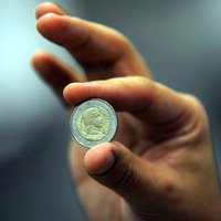 Vācijā sākta Latvijas eiro monētu kalšana