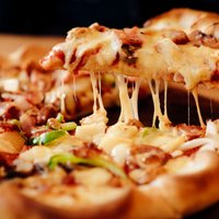 Šodien vakariņās picas! 40 idejas, kā garšīgi nosvinēt picas dienu