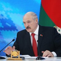 Лукашенко провел первую встречу после слухов об инсульте