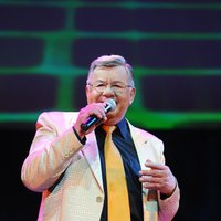 Miris latviešu estrādes dziedātājs Ojārs Grinbergs