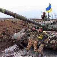 Video: Ukrainas karavīri demonstrē separātistiem nolaupīto T-72 tanku