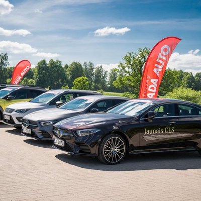 Video: Turaidā izmēģina pirmos 11 'Latvijas Gada auto 2019' konkursam pieteiktos auto