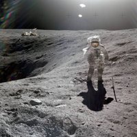 Pirms 50 gadiem uz Zemes atgriezās astronauti, kas uz Mēnesi aizveda Latvijas karogu
